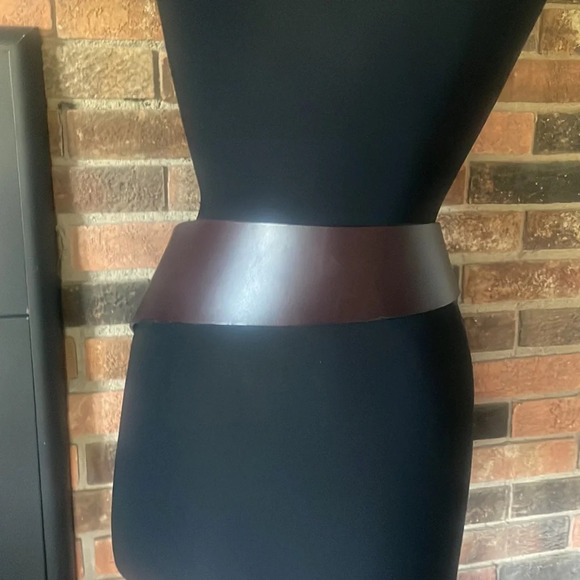 Wide Brown leather belt - Picture 3 of 10